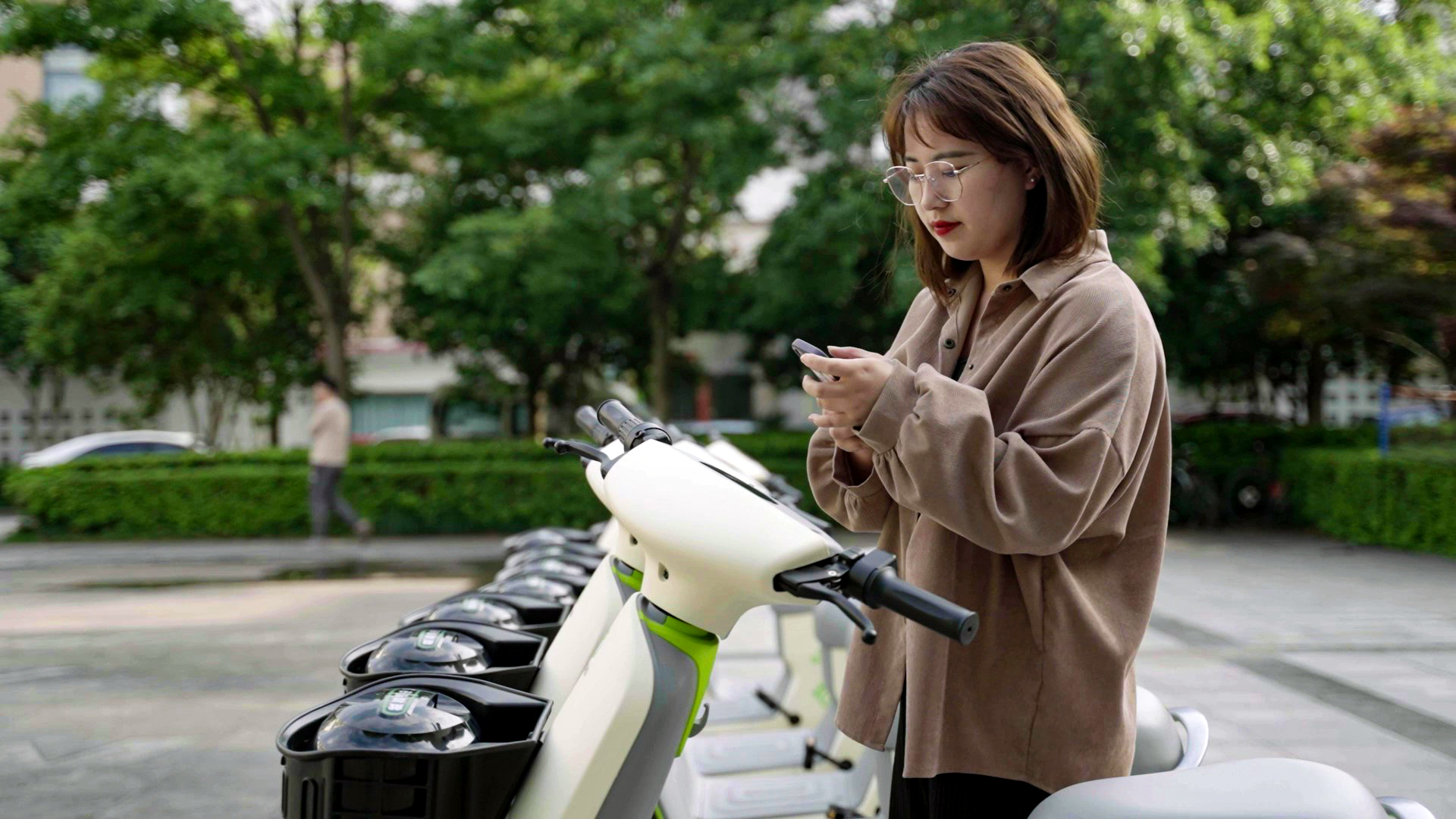 正確使用共享電單車 正確使用共享電單車